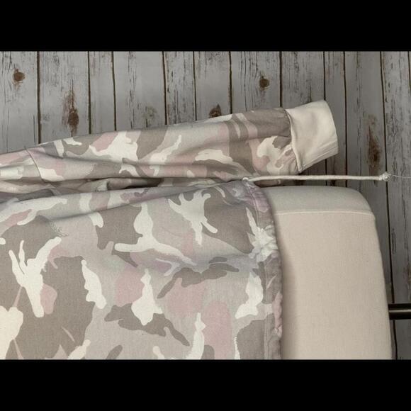 GAP athleisure pink and tan camo drawstring sweatshirt Size XL - Picture 3 of 7